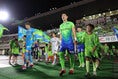 【厳選ショット】入場する両チーム｜写真：滝川敏之