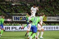 【厳選ショット】7分、三國ケネディエブスのヘディングシュートが決まる。｜写真：滝川敏之
