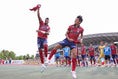 【厳選ショット】試合後喜びを爆発させるルカオ（左）と木村太哉｜写真：永島裕基
