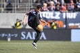 【Ｊ２第１節PHOTO】大宮２－１山形｜試合前のピッチで華麗なボールタッチを見せた、フリースタイルフットボーラーYu-ri氏！｜写真：鈴木颯太朗