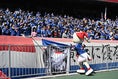 【画像】サポーターに挨拶！今日も元気いっぱい！｜写真：鈴木颯太朗