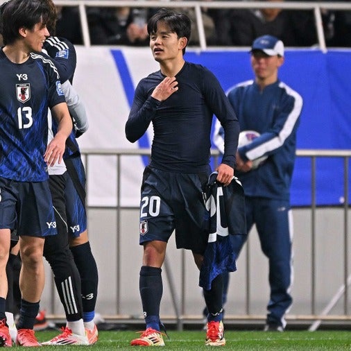 「服だけは脱ぐなって言ったろ」久保建英にツッコミ！