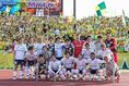 【厳選ショット】試合後にサポーターと記念撮影！｜写真：永島裕基