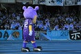 【画像】川崎対湘南戦のイベント「ワルナイトカーニバル」の主役、ワルンタ！｜写真：金子拓弥（サッカーダイジェスト写真部）