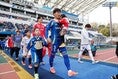 【厳選ショット】入場する両チーム｜写真：滝川敏之