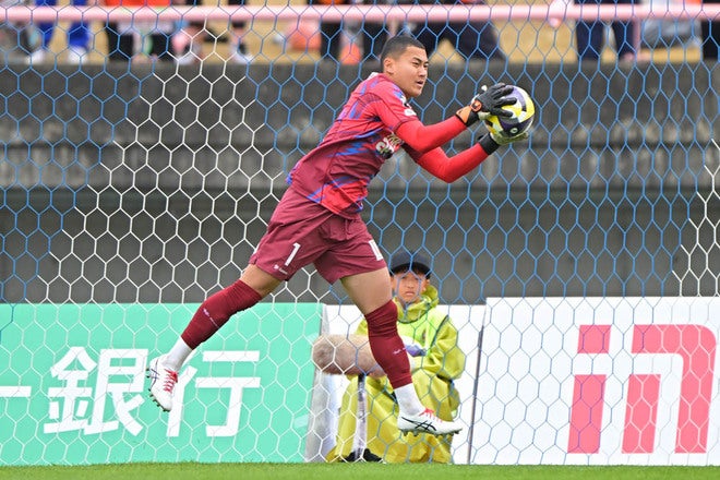 厳選ショット】強風吹き荒れる中の一戦は互いに譲らずドロー決着