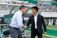 【厳選ショット】東京Vの城福浩監督（右）と柏のリカルド・ロドリゲス監督｜写真：滝川敏之