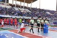 【Ｊ２第19節PHOTO】甲府１－１熊本｜審判団を先頭に選手入場！(左から/竹田明弘副審/吉田哲朗主審/内山翔太第4の審判員/松本康之副審)｜写真：鈴木颯太朗