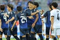 【厳選ショット】ジャーメイン良の得点を祝福するイレブン！｜写真：梅月智史（サッカーダイジェスト写真部／現地特派）