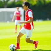 「彼の態度は日本の文化に全く合...