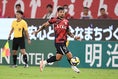 【画像】サイドから攻撃を仕掛けるレオ・セアラ！｜写真：鈴木颯太朗