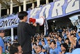 【画像】田中慶汰がサポーターに挨拶！｜写真：鈴木颯太朗