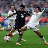 “殺人タックル”で19分レッド...