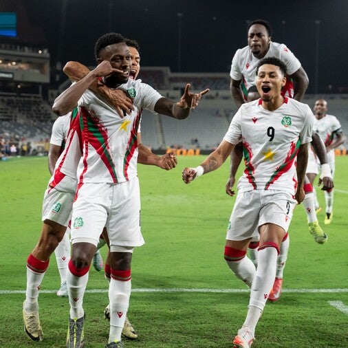 人口64万人の小国がW杯予選で首位！ 初出場に近づく快進撃に海外驚嘆