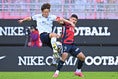 【画像】岩武克弥（左）、レオ・セアラ｜写真：金子拓弥（サッカーダイジェスト写真部）