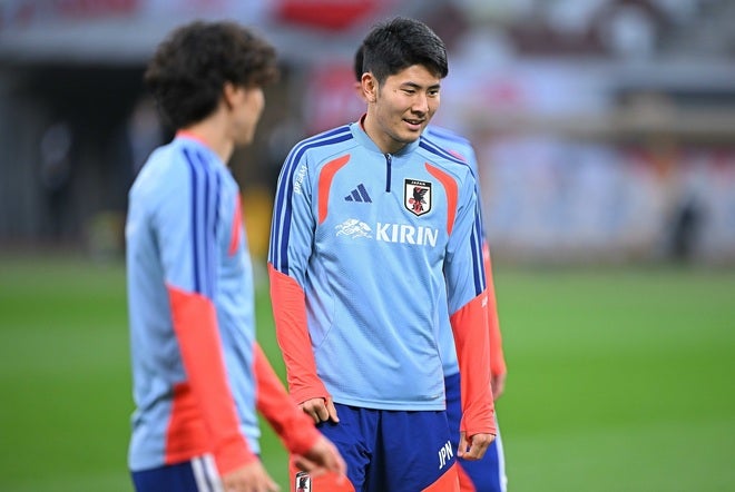 お手本になる」評価急上昇の21歳日本代表DF、“初共闘”のコアメンバーに