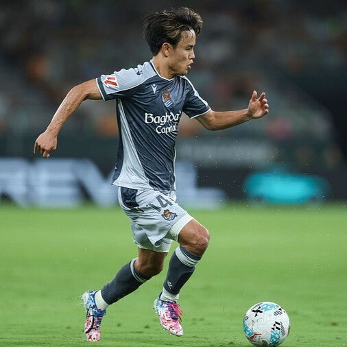 「大打撃だ」日本人MFの“残留宣言”にプレミア強豪の地元メディアは嘆き