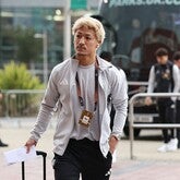 「望まないなら去るべき」