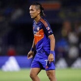 “怪物FW”の電撃退団にファン愕然