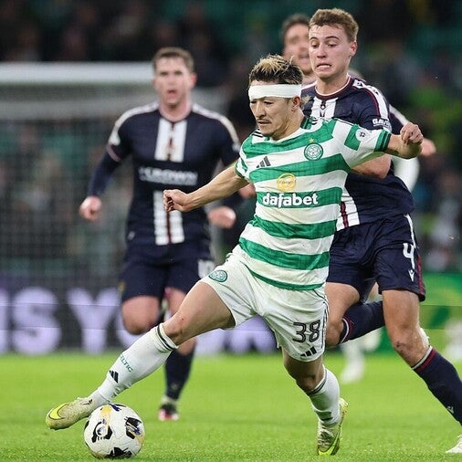 頭部を負傷した日本代表FW、プレーを続行させた判断に苦言