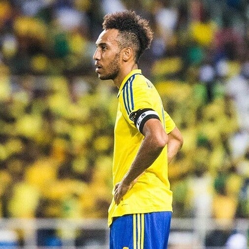 政府が代表チームの活動停止を発表、元アーセナルのエースは追放