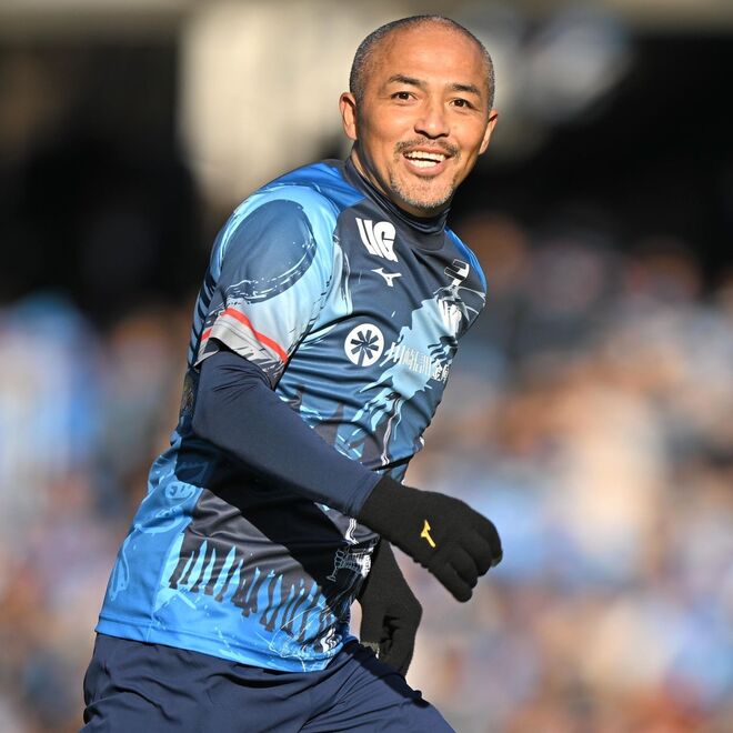 新しい相棒がやってきた」天才・小野伸二がお披露目した“最新鋭高級車