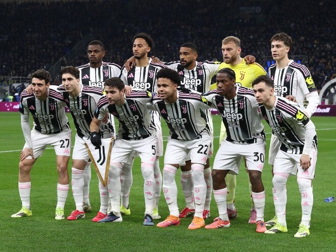 ヴィンテージ感ある」「美しすぎる」ユベントスの新4thユニホームに