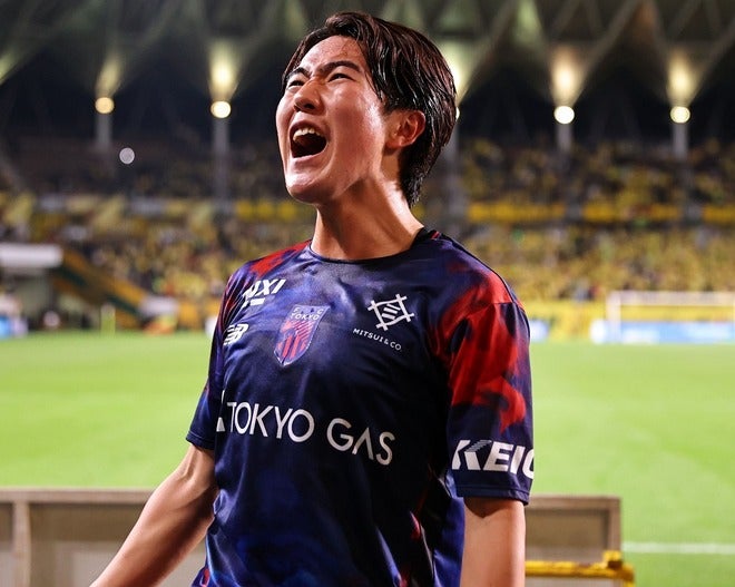 FC東京の佐藤龍之介「ガチで至宝」。値千金の決勝弾でファン魅了「まっ