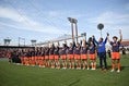 【厳選ショット】試合後サポーターに挨拶する大宮の選手たち｜写真：永島裕基