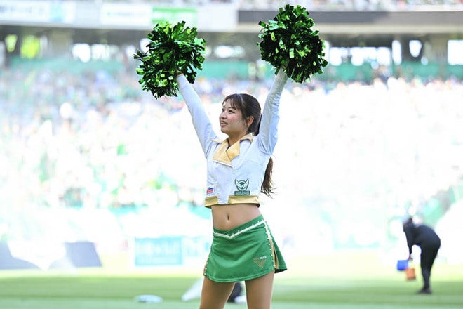 画像】スタジアムを華やかに彩った東京ヴェルディ公式チア