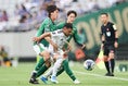 【厳選ショット】J1百年構想リーグ第18節 東京V 0-6 横浜FM｜松橋優安(左)とユーリ・アラウージョ｜写真：永島裕基