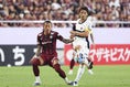 【PHOTO】井手口陽介（神戸）と柴崎岳（鹿島）｜写真：梅月智史（サッカーダイジェスト写真部）