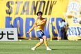 【画像】ロングボールを蹴り込む菅田真啓！｜写真：鈴木颯太朗