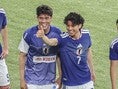 【画像】田中碧（右）｜写真：梅月智史（サッカーダイジェスト写真部）