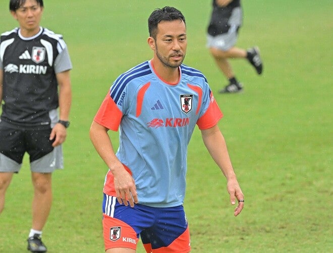 もっと彼の声が練習中に聞こえないと」電撃合流の吉田麻也が“注文を