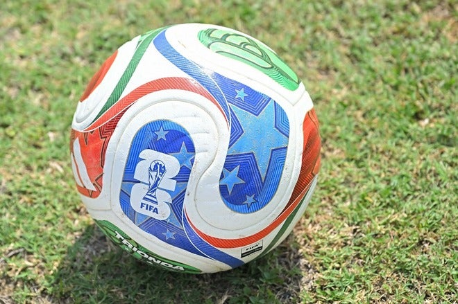【大特価】FIFA公式サッカーボール 星条旗デザイン かっこいい」「高級感」準決勝以降で使用、“特別仕様”ボールのデザイン