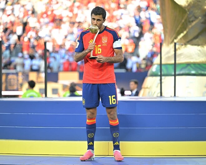 契約面でも両者は合意にかなり近づいている」W杯MVPのスペイン代表MF