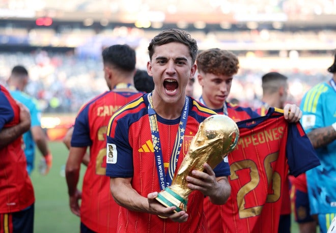 ウソだろ！」「もはや誰だか分からない」まさか！W杯決勝で“殴られた