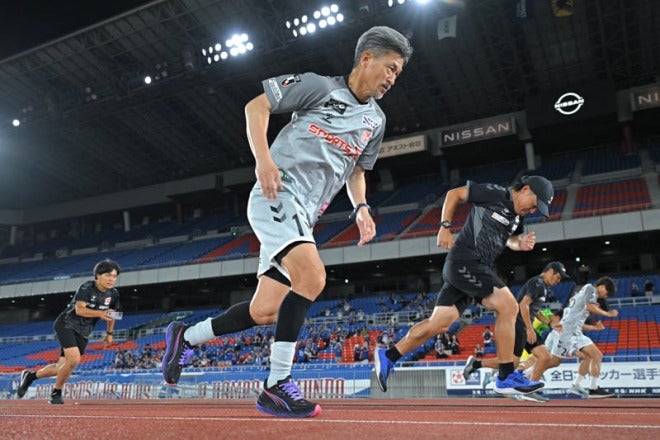 画像】出番はなくても主役級の存在感。福島の三浦知良が日産スタジアム